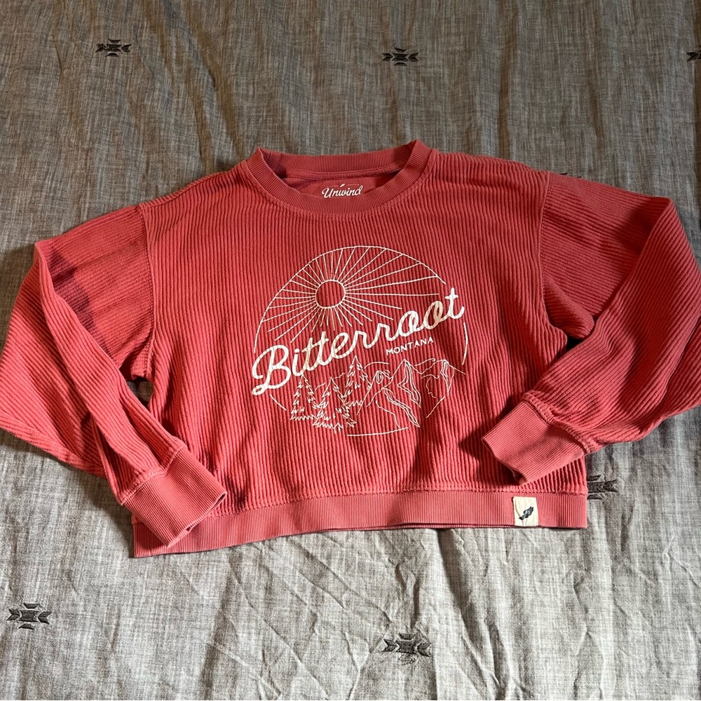 Cute cropped crewneck!
